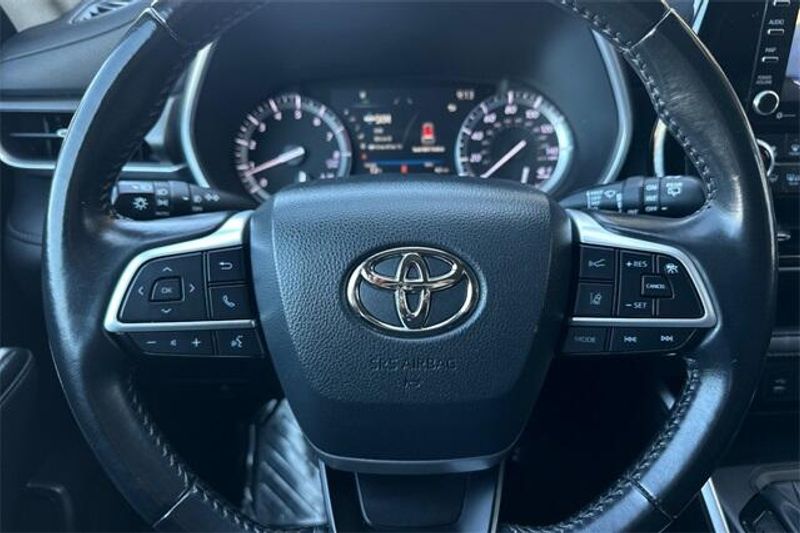2022 Toyota Highlander XLEImage 22