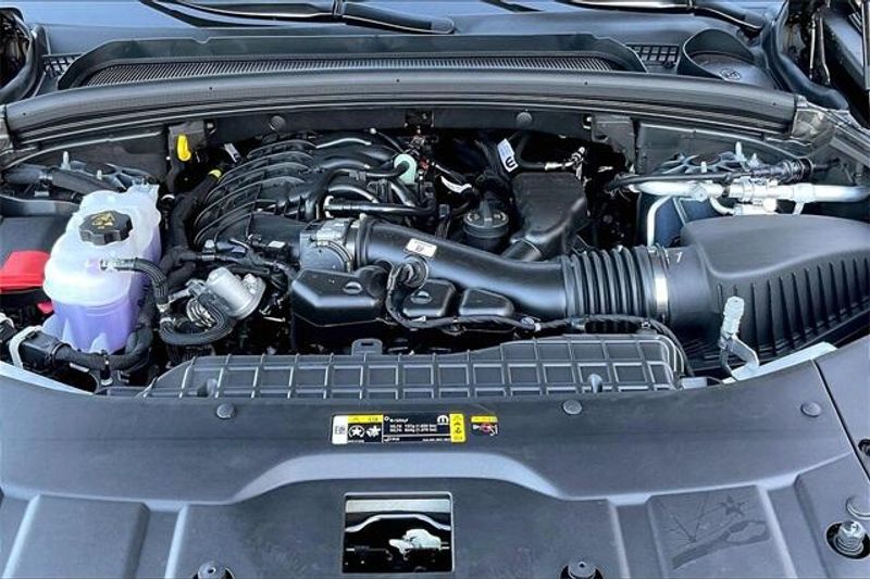 New 2025 Jeep Grand Cherokee Altitude 4x2Image 9