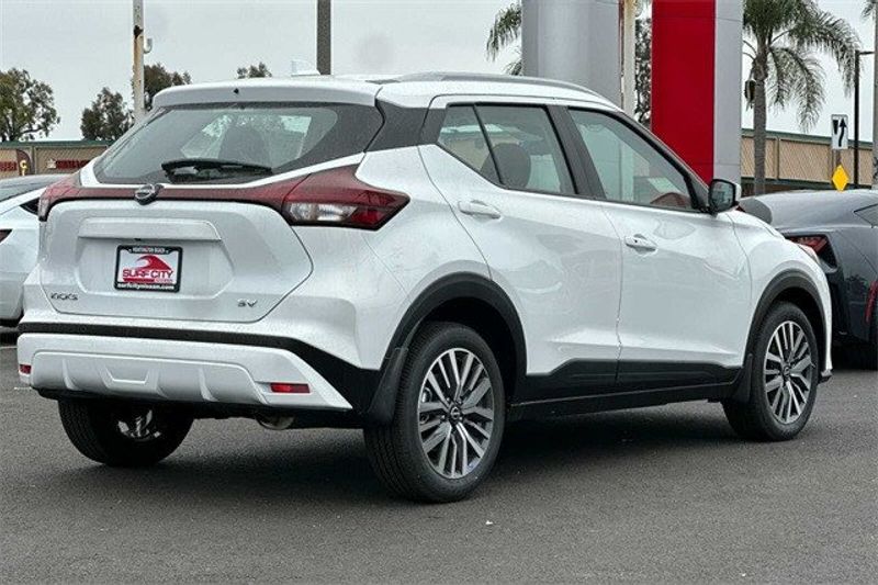 2024 Nissan Kicks SVImage 3