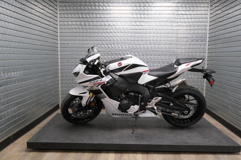 NEW 2027 HONDA CBR1000RR Image 6