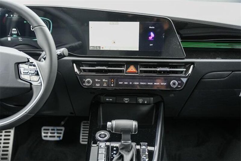 New 2025 Kia Niro EX TouringImage 6