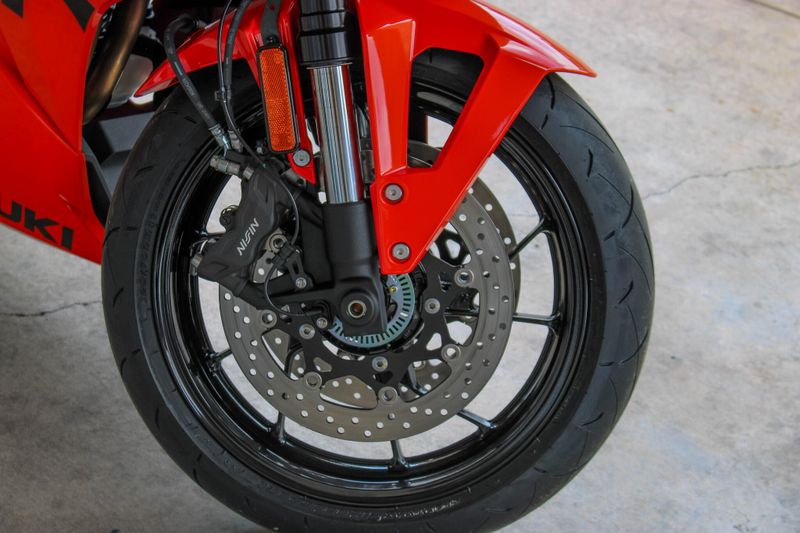 NEW 2026 SUZUKI GSX-8R Image 17