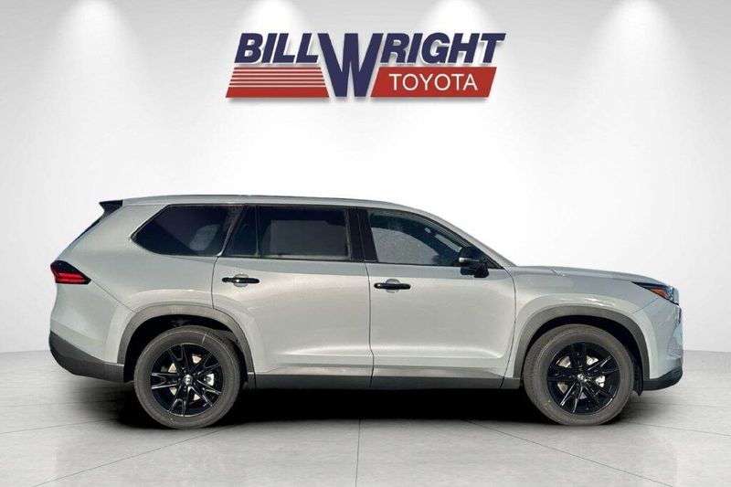 New 2026 Toyota Grand Highlander Hybrid Nightshade EditionImage 2