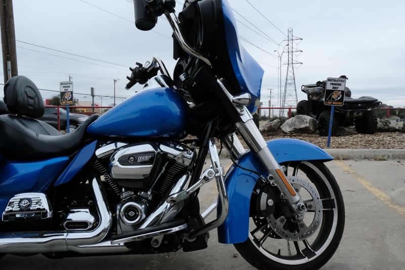 2018 HARLEY STREET GLIDE BLUEImage 23