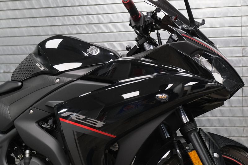 USED 2018 YAMAHA YZF-R3 Image 10