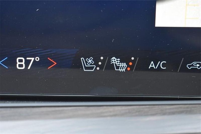 2025 Chevrolet Suburban PremierImage 38