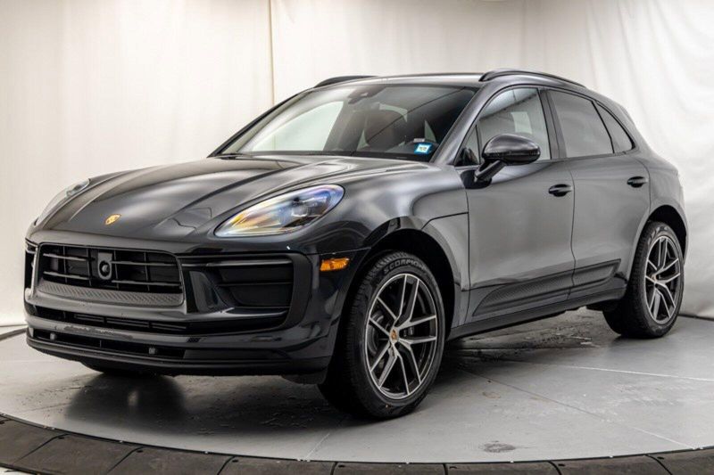 2024 Porsche Macan Image 1