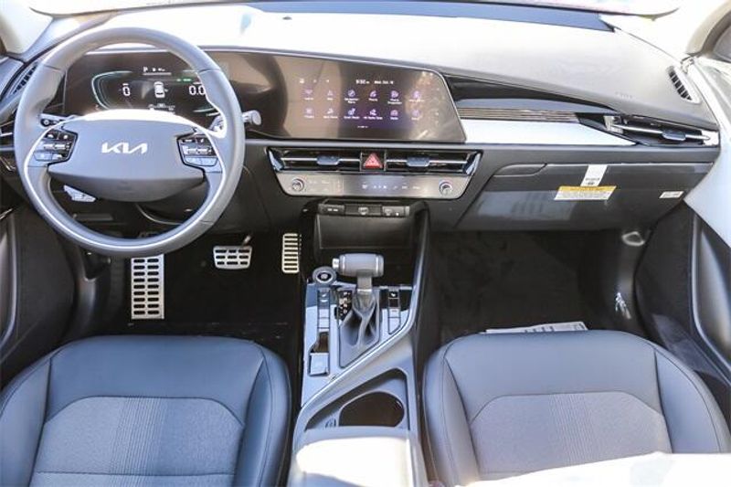 New 2025 Kia Niro EX TouringImage 5