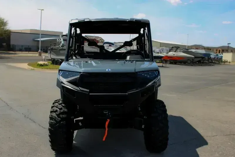 2025 Polaris RANGER CREW XP 1000 PREMIUM STEALTH GRAY Image 8