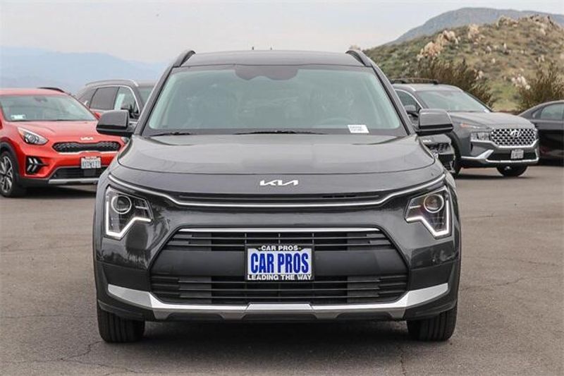 2025 Kia Niro LXImage 3