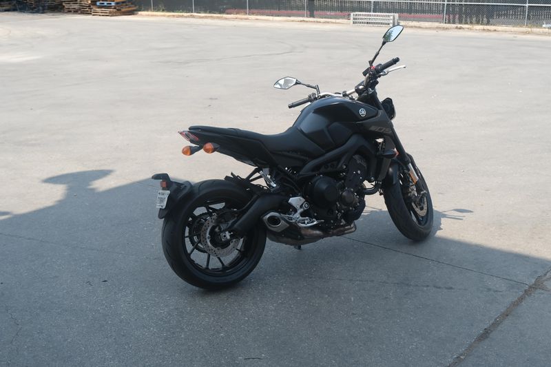 2020 Yamaha MT09 BLACK Image 3