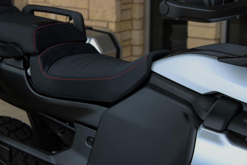 2025 Can-Am CANYON XT STERLING SILVER SATIN Image 13