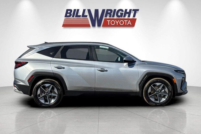 Used 2025 Hyundai Tucson SELImage 2