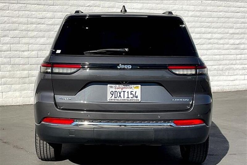 Used 2023 Jeep Grand Cherokee LaredoImage 3