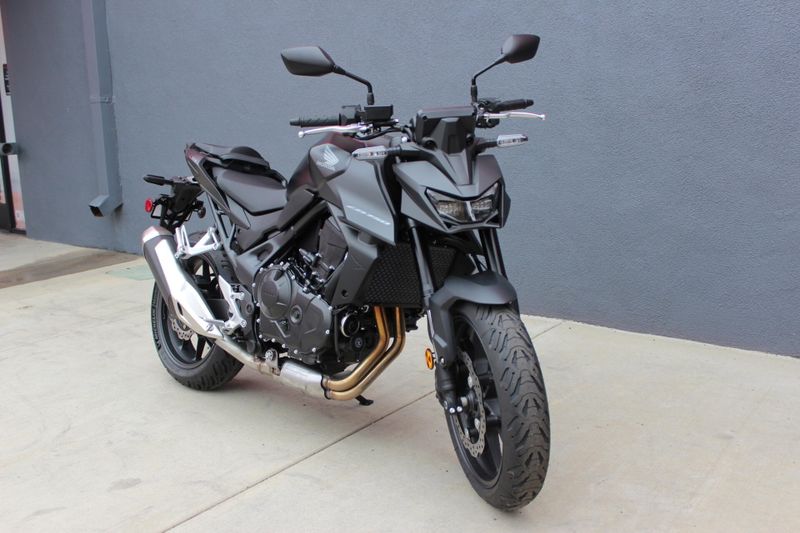 2025 Honda CB750 HORNET Image 3