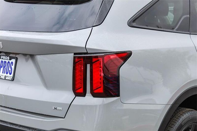 New 2025 Kia Sorento X-Line EXImage 18