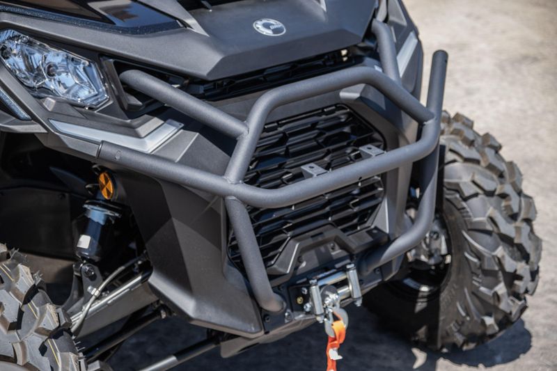 2025 Can-Am COMMANDER XT 700 TRIPLE BLACKImage 9