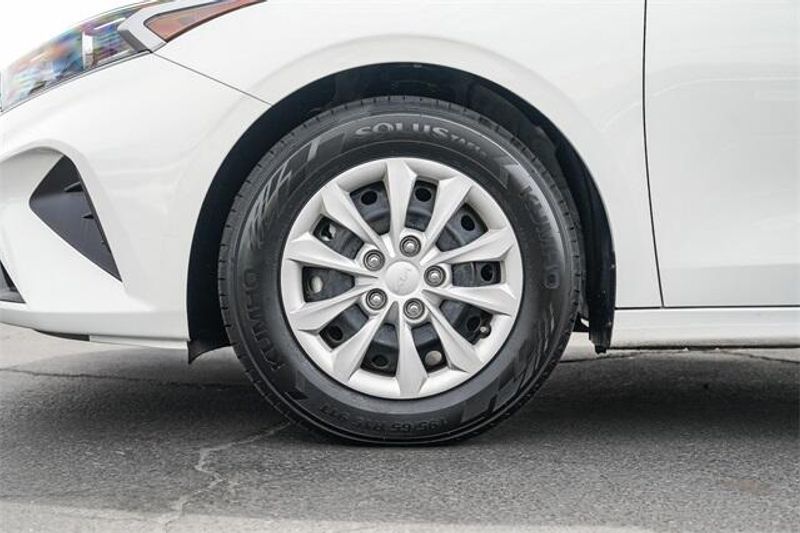 2024 Kia Forte LXImage 11