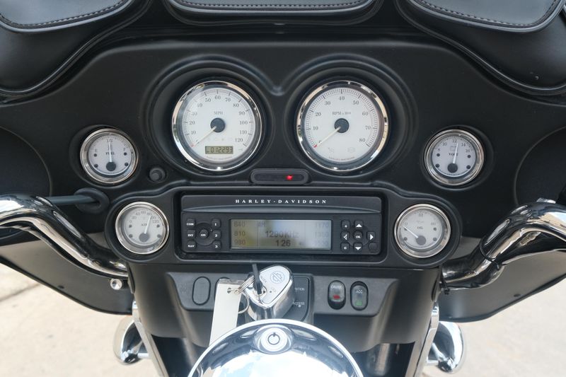 2011 HARLEY STREET GLIDE PURPLE Image 21