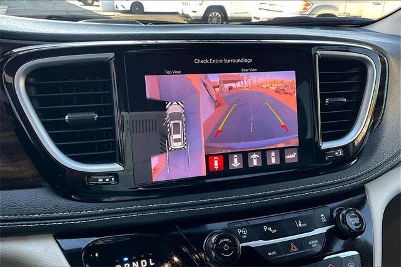 2023 Chrysler Pacifica Hybrid LimitedImage 21