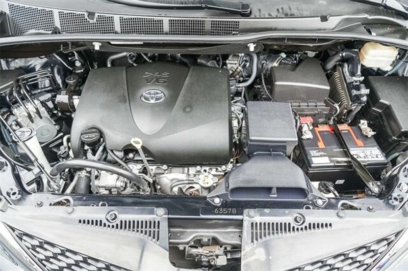 Used 2017 Toyota Sienna SEImage 27