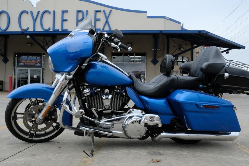 2018 HARLEY STREET GLIDE BLUEImage 7