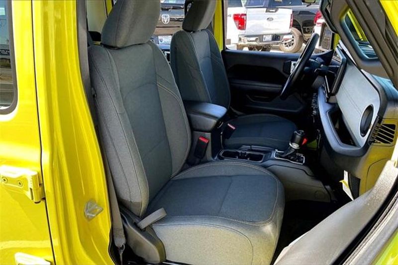 2024 Jeep Gladiator Sport photo 6