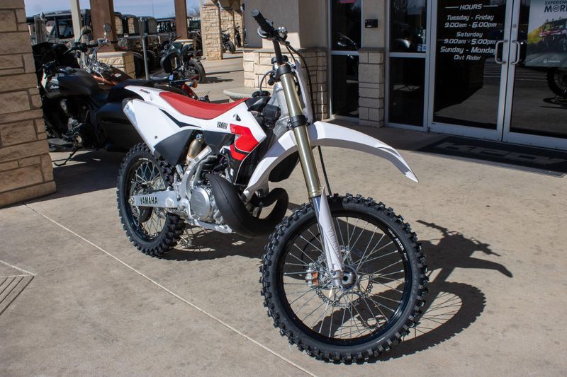 NEW 2026 YAMAHA YZ250 70TH ANNIVERSARY EDITION Image 3