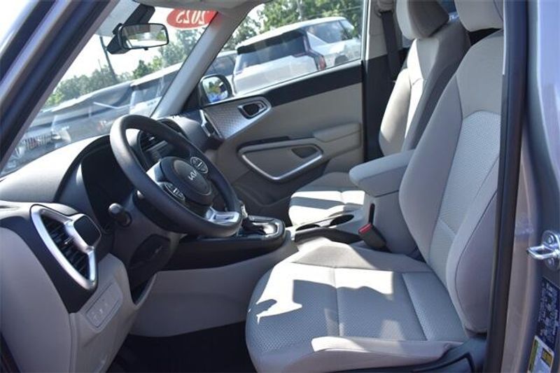 New 2025 Kia Soul LXImage 19