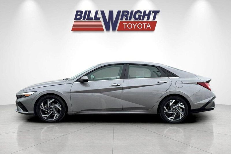 Used 2025 Hyundai Elantra SEL ConvenienceImage 6