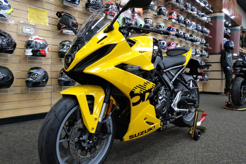 2024 SUZUKI GSXS 8R in a PEARL IGNITE YELLOW exterior color. Family PowerSports (877) 886-1997 familypowersports.com 