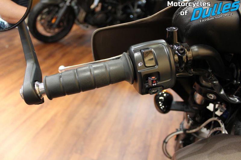 2020 Indian Motorcycle Scout Bobber ABS Image 11