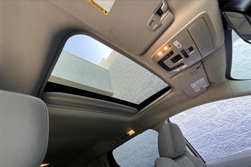 Used 2022 Toyota Sienna LE HybridImage 29