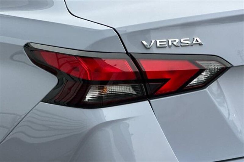 New 2025 Nissan Versa 1.6 SVImage 19