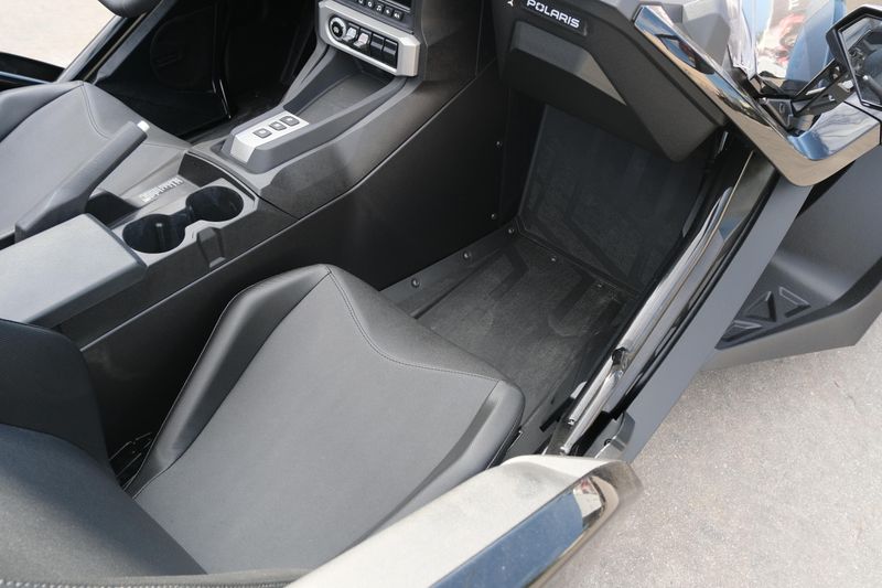 NEW 2025 POLARIS SLINGSHOT SL AUTODRIVE Image 11