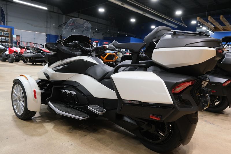 NEW 2026 CAN-AM SPYDER RT LIMITED Image 3