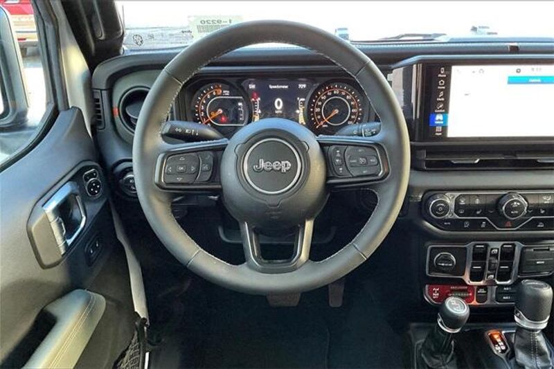 2025 Jeep Gladiator Mojave photo 4