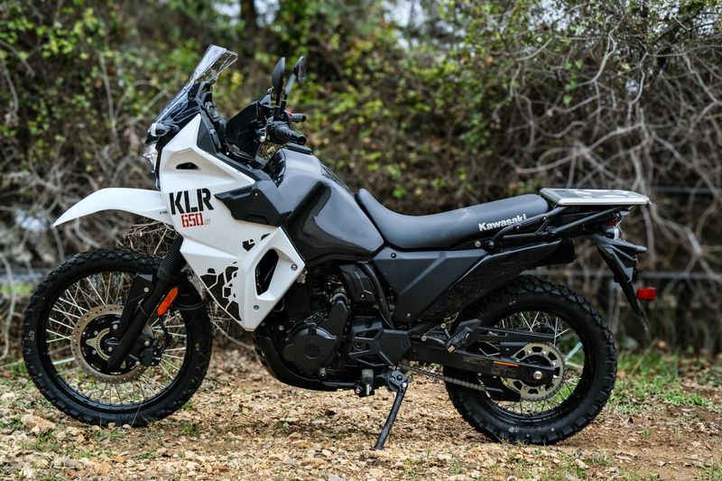 2025 Kawasaki KLR 650 S ABS PEARL CRYSTAL WHITE AND METALLIC CARBON GRAYImage 1