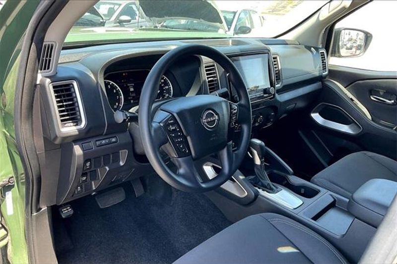 Used 2024 Nissan Frontier SVImage 14