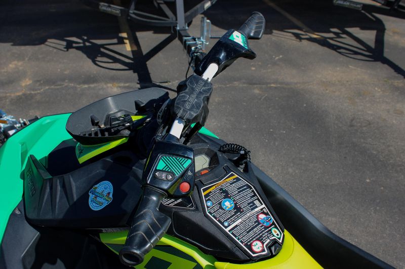2021 SEADOO SPARK 3 UP GREEN Image 5