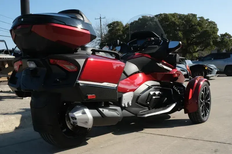 2025 Can-Am SPYDER RT LIMITED DEEP MARSALA METALLIC WITH PLATINUM ACCENTSImage 7