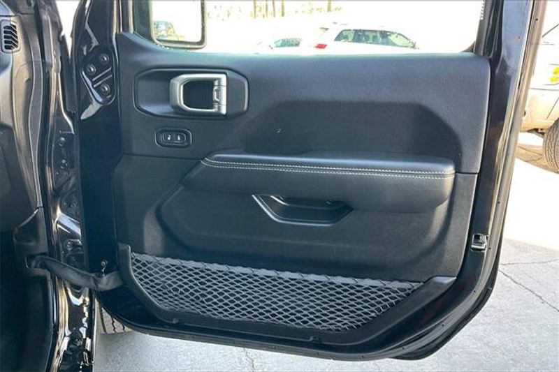 2023 Jeep Gladiator OverlandImage 23
