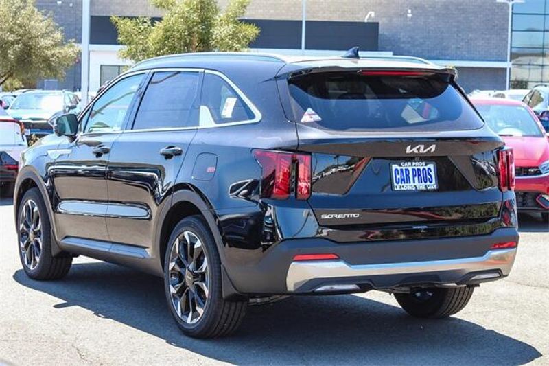New 2025 Kia Sorento SXImage 15
