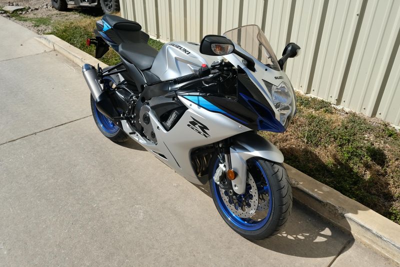 NEW 2026 SUZUKI GSXR600  in a SILVER exterior color. Family PowerSports (877) 886-1997 familypowersports.com 