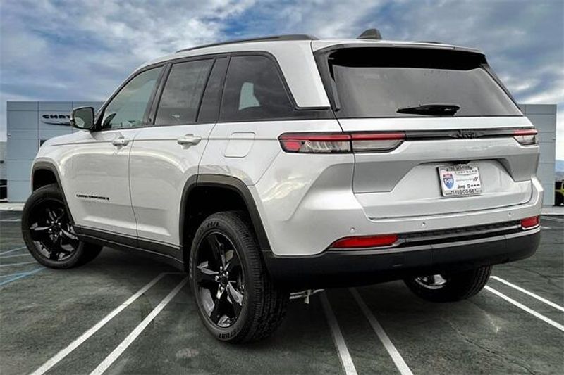 New 2025 Jeep Grand Cherokee Altitude 4x2Image 2