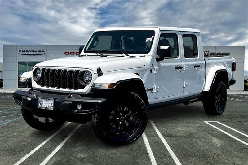 2024 Jeep Gladiator Nighthawk 4x4Image 1