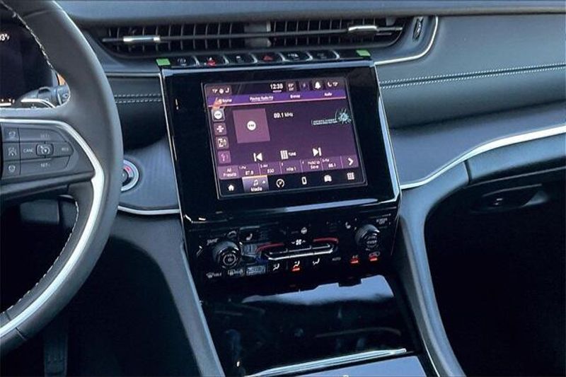 New 2025 Jeep Grand Cherokee Altitude 4x2Image 5