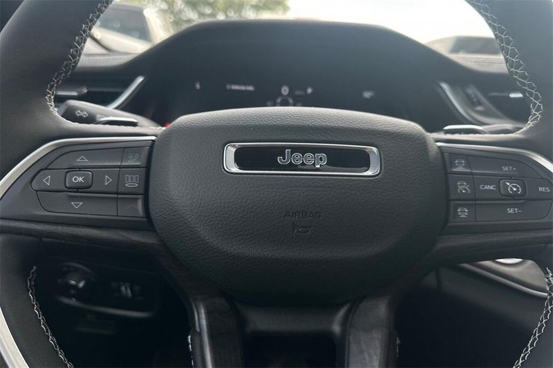 2025 Jeep Grand Cherokee Limited photo 18