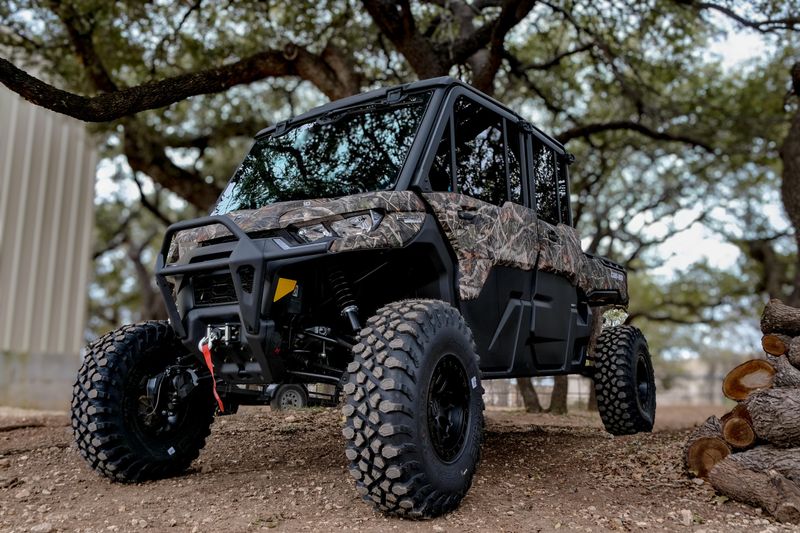 2025 Can-Am DEFENDER MAX LIMITED CAB HD10 WILDLAND CAMOImage 6