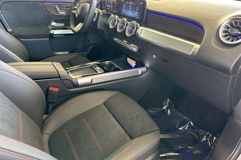 New 2026 Mercedes-Benz GLB 250Image 13